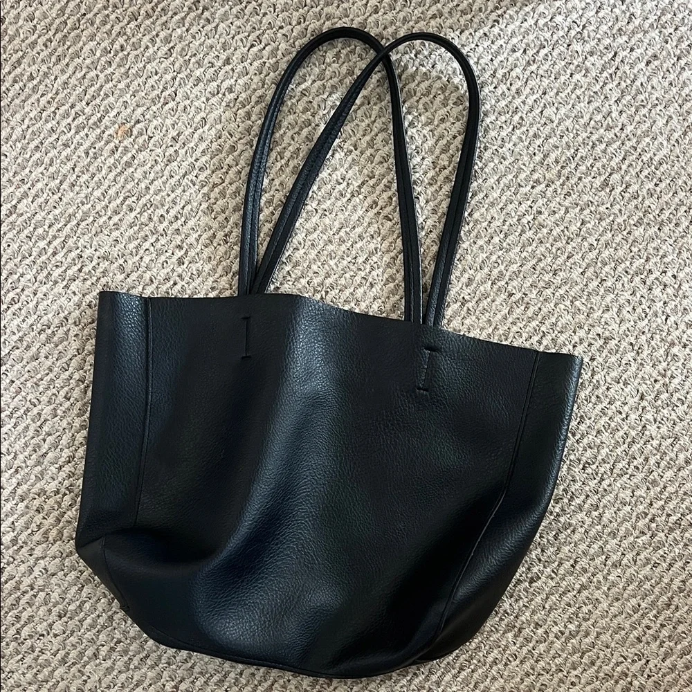 Elegant Black Leather Tote Bag - Picture 1 of 4